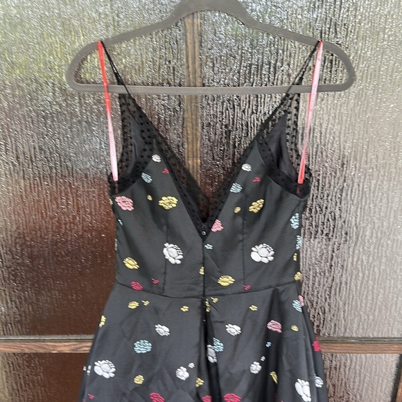 MONIQUE LHUILLIER
Floral A Line Ball Gown size 8 - Picture 9 of 11